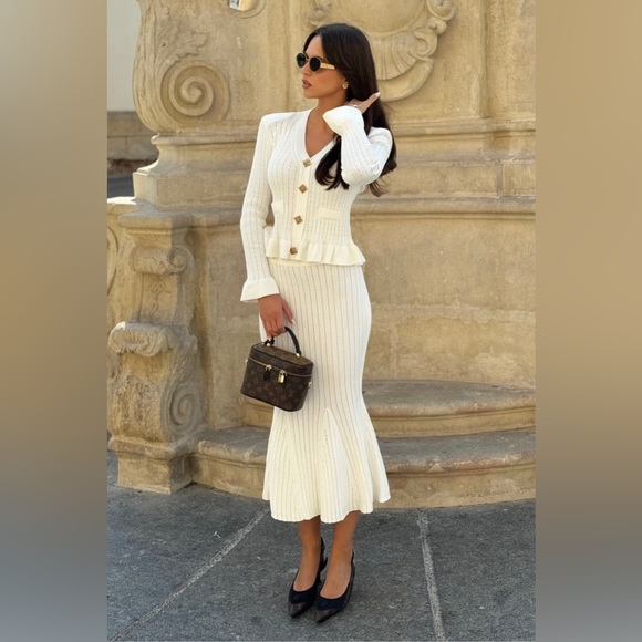 SOLD OUT 144. HIGH END Ruffled Knit Top and Flared Skirt Set - Picture 2 of 6